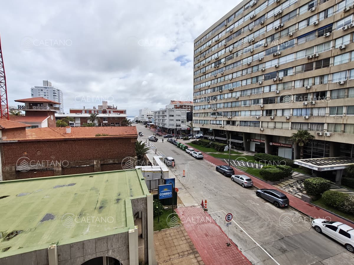 Venta apartamento 2 dormitorios. Península, Punta del Este.