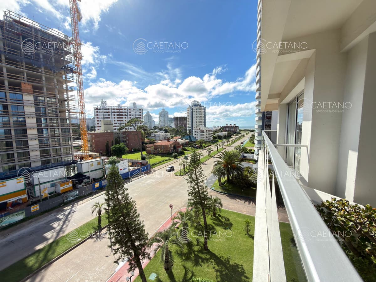 Apartamento en avenida chiverta — foto 3