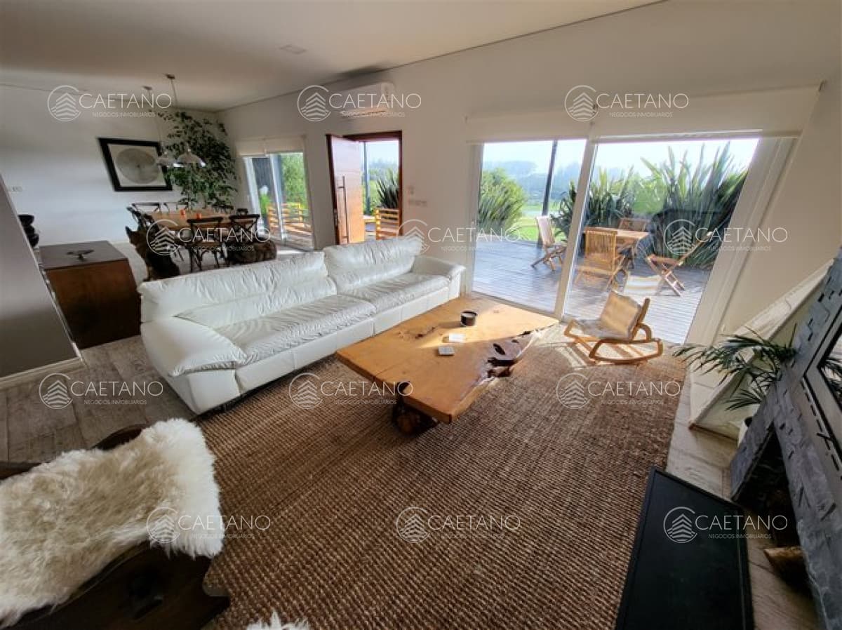 Casa en alquiler en Manantiales — foto 3