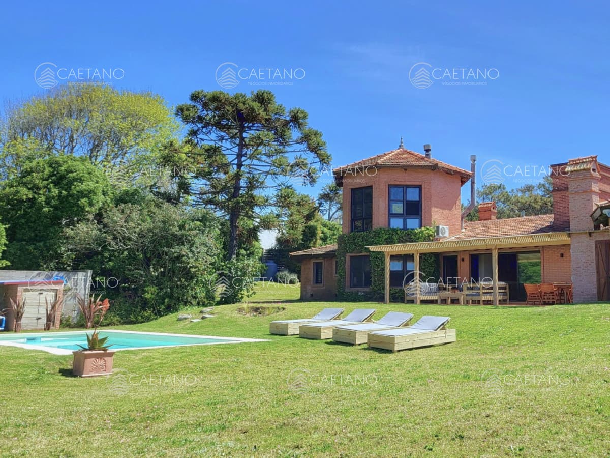 Alquiler espectacular casa en Montoya