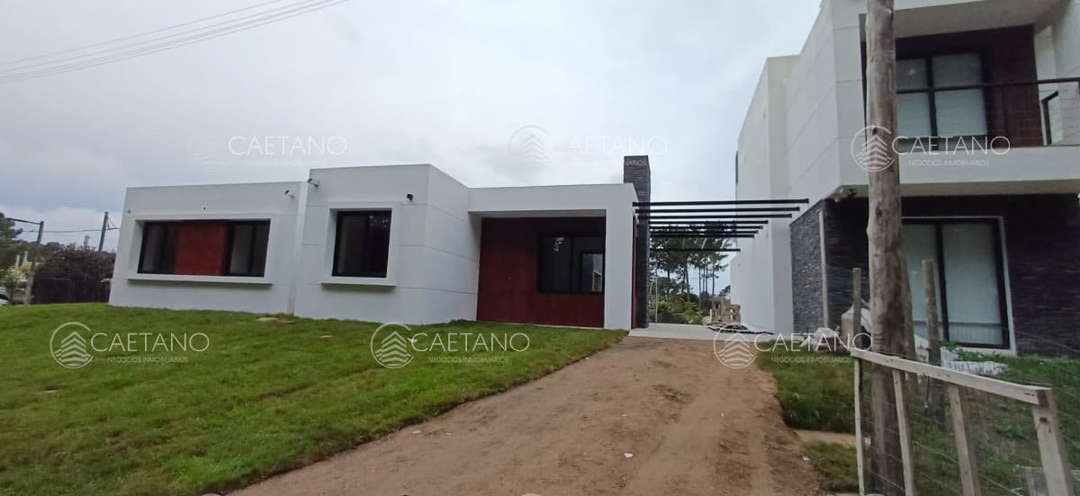 Casa de 3 dormitorios en Parque Burnett a la venta a estrenar!