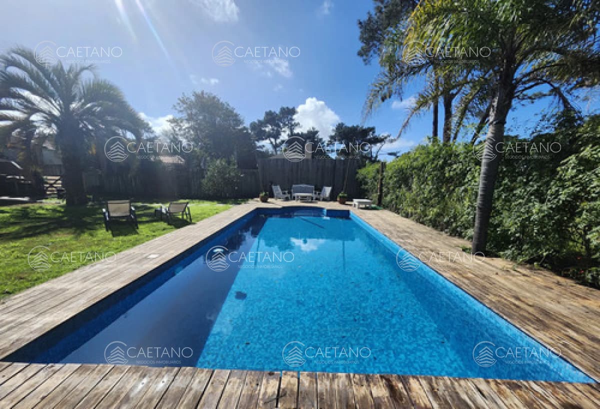 Casa En Punta Del Este A 1 Cuadras De La Playa.