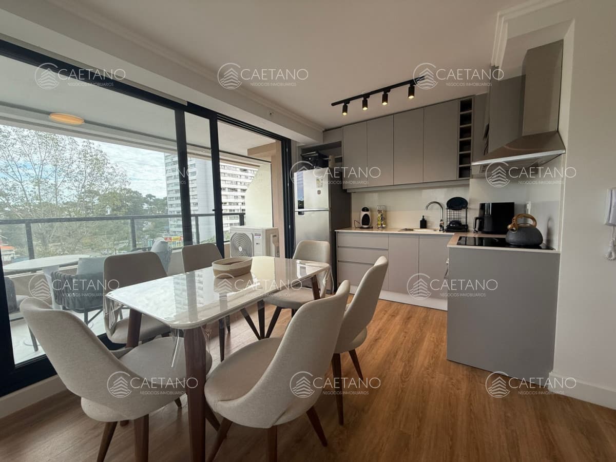 Apartamento de 2 dormitorios alquiler anual con amenities en Punta del este — foto 2