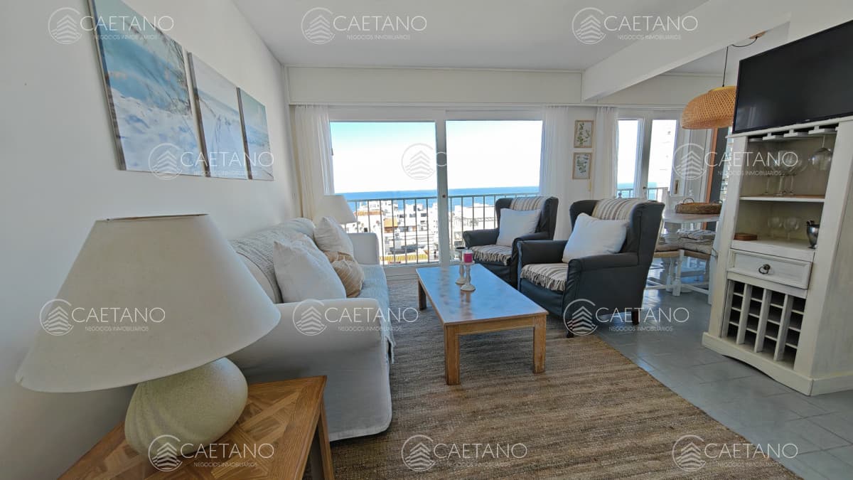 Alquiler anual departamento de 2 dormitorios en Punta del este con vista al mar