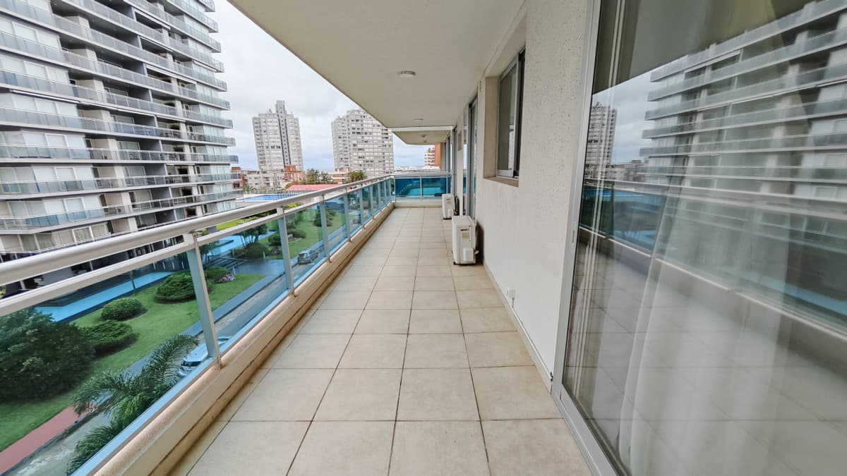 Alquiler anual apartamento de 2 dormitorios en Punta del este