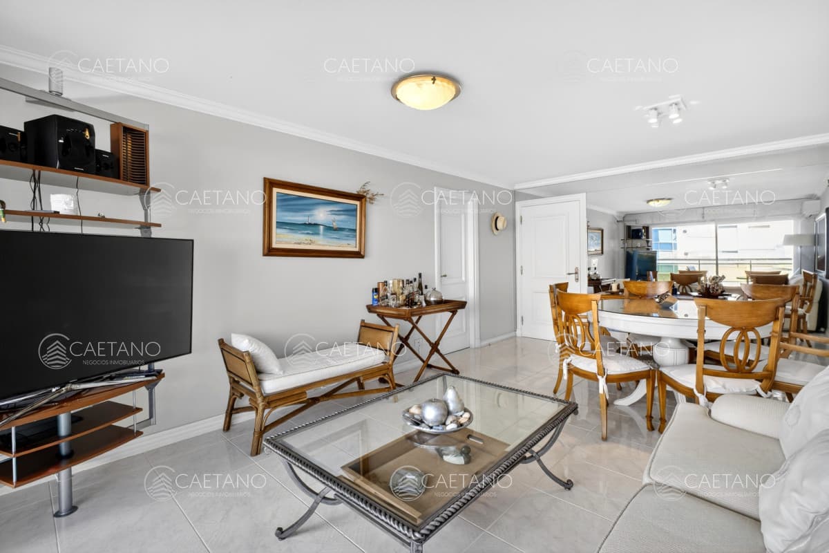 Venta apartamento 3 dormitorios 2 baños Coral Tower — foto 3