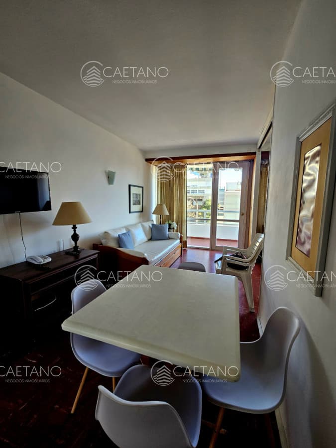 SE VENDE APARTAMENTO DE UN DORMITORIO CON BALCON EN LA PENINSULA DE PUNTA DLE ESTE — foto 2