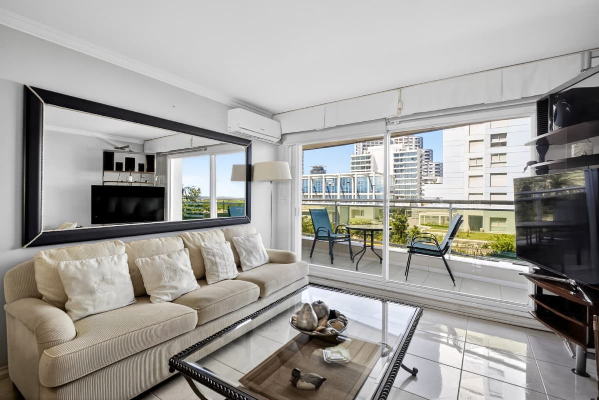 Venta apartamento 3 dormitorios 2 baños Coral Tower