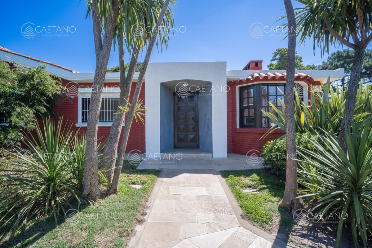 Casa en venta en B. Cantegril, zona de colegios entorno residencial — foto 3