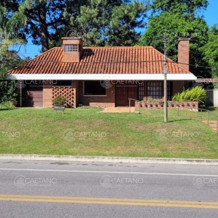 Casa en venta sobre Av Cordoba posible proyecto clinica o academia