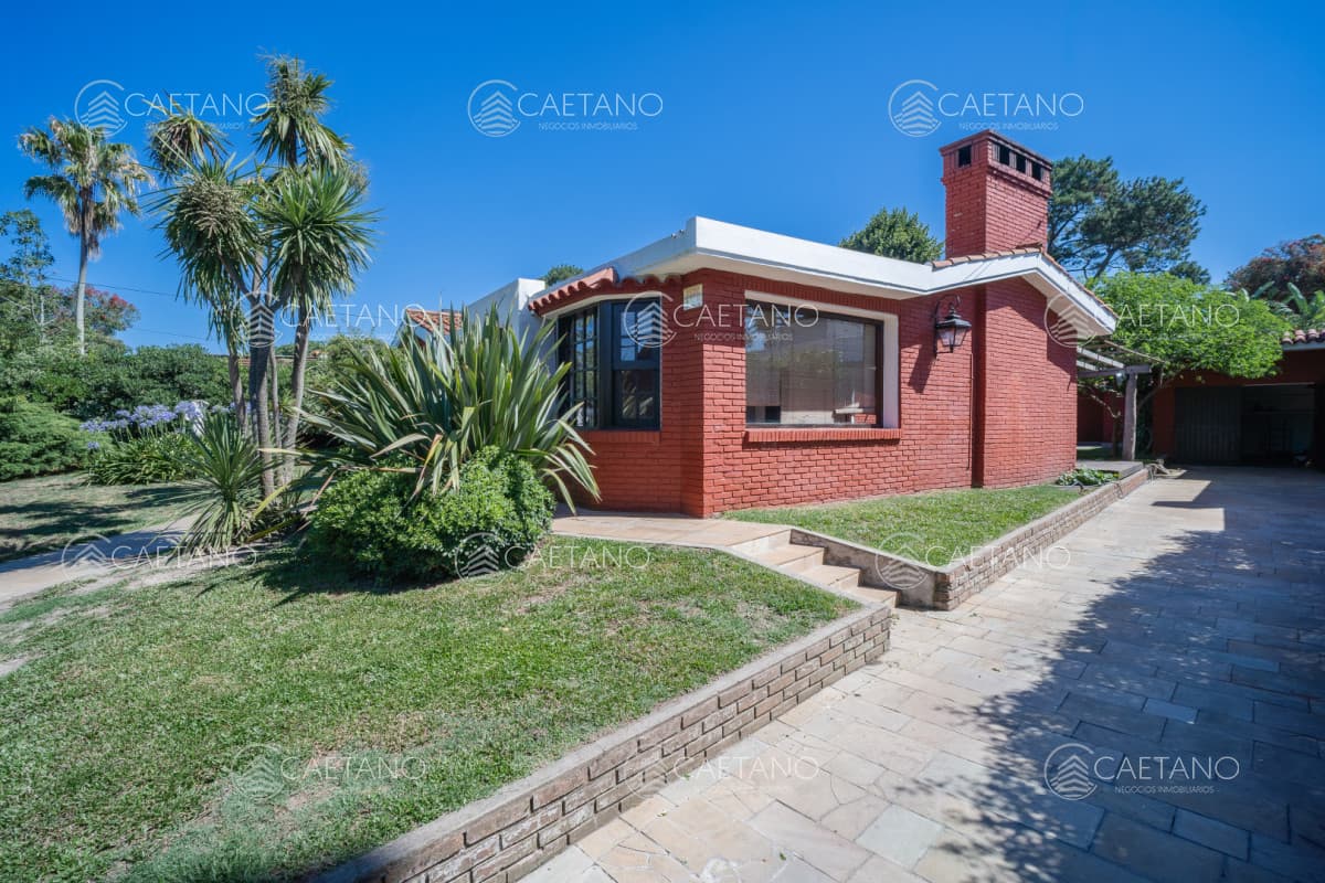 Casa en venta en B. Cantegril, zona de colegios entorno residencial — foto 2