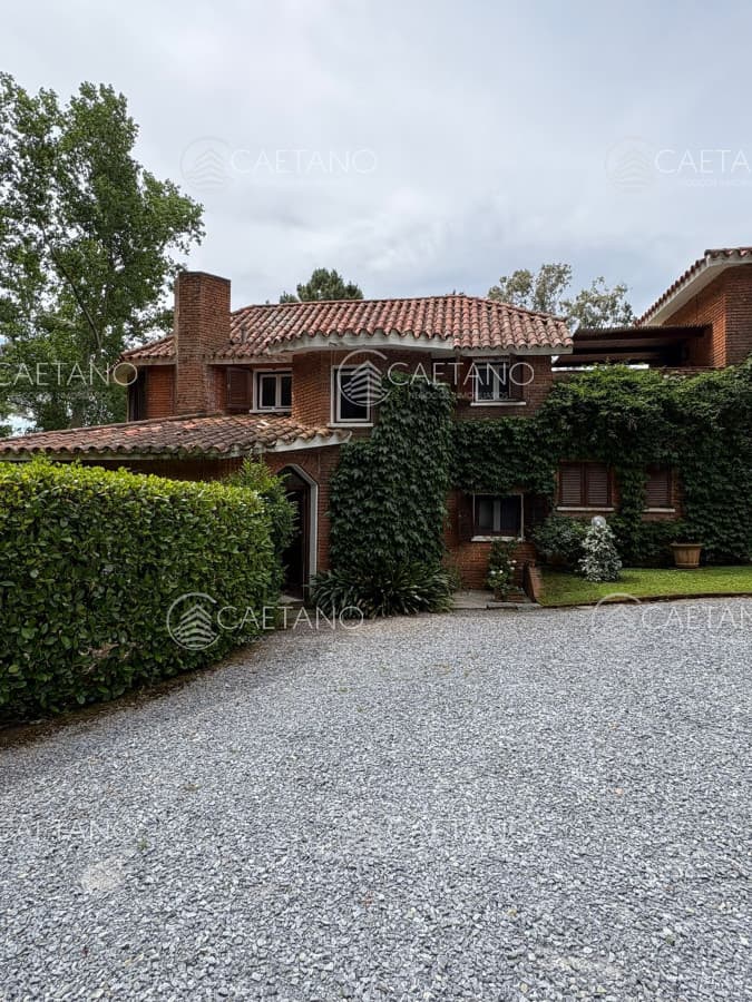 Chalet en Tenis Ranch en Venta o Alquiler Anual 3200 usd