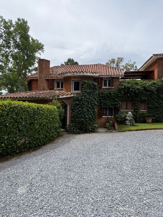Chalet en Tenis Ranch en Venta o Alquiler Anual 3200 usd