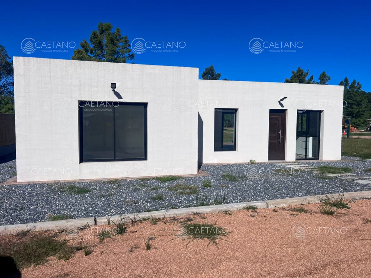 VENTA CASA DE 3 DORMITORIOS TERRENO 1000M2