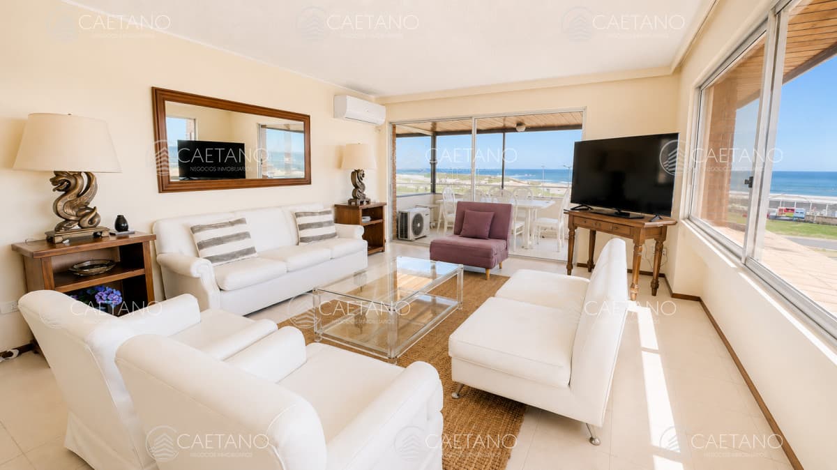 Apartamento esquinero frente al mar