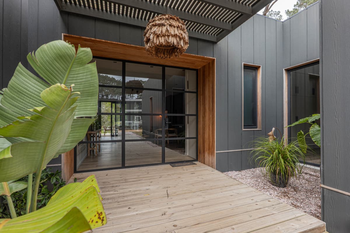 Diseño Moderno y confort en Barrio Privado Reserva Montoya