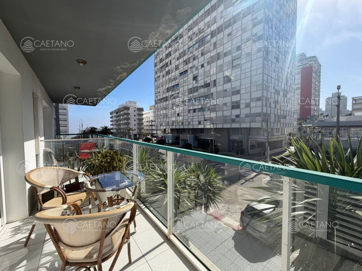 Apartamento de 1 dormitorio en Venta en Punta del este , Península , Bajos gastos a pasos del mar — foto 2