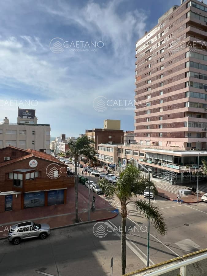 Apartamento en Venta de 3 Dormitorios en la peninsula , Punta del este