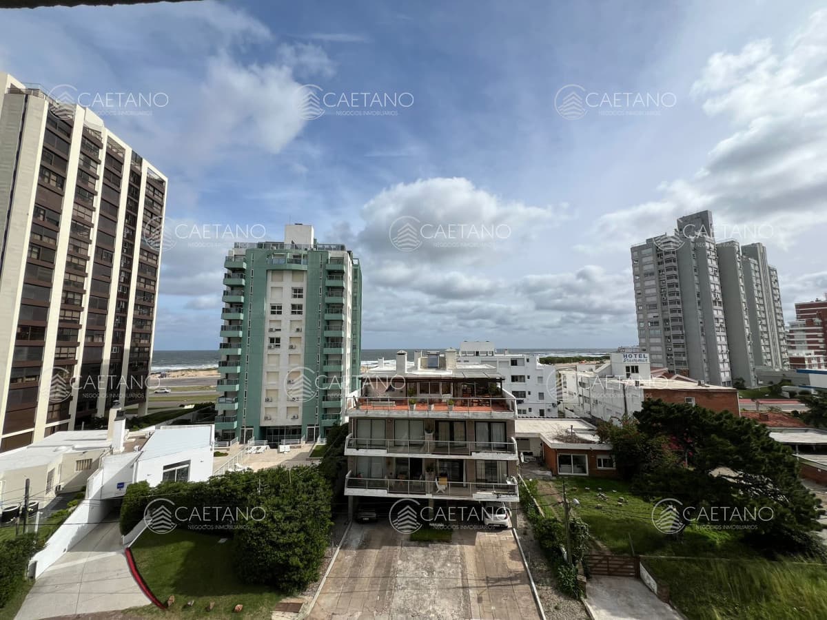 Alquiler temporal apartamento 2 dormitorios. Playa brava, Punta del Este