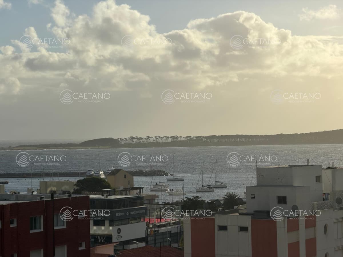 Apartamento de 2 dormitorios y medio en Punta del este , Gorlero , Península