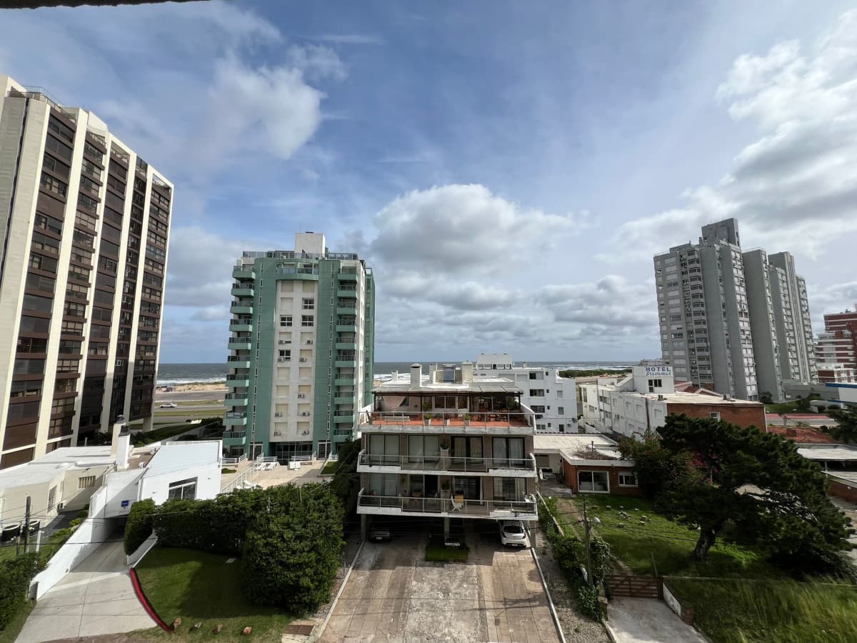 Alquiler temporal apartamento 2 dormitorios. Playa brava, Punta del Este