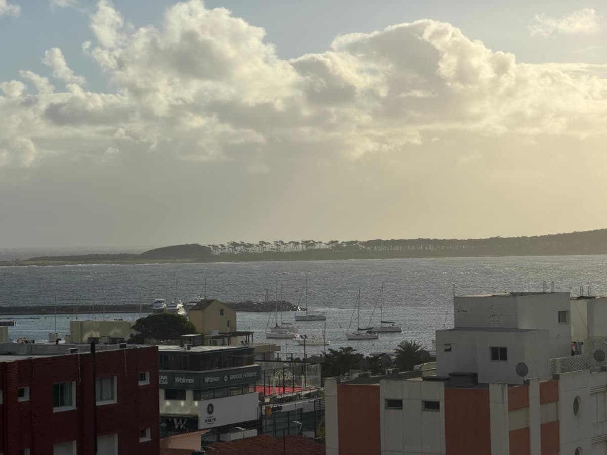 Apartamento de 2 dormitorios y medio en Punta del este , Gorlero , Península