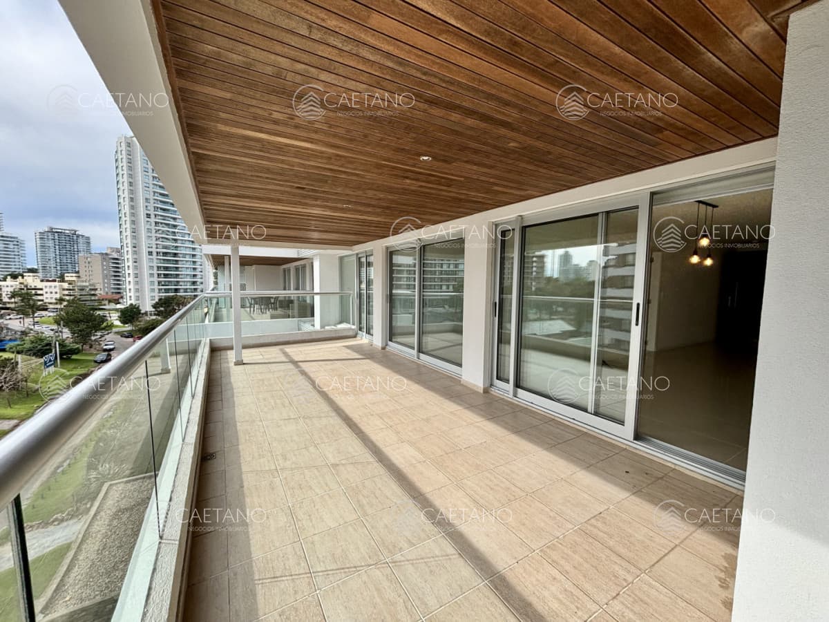 Venta de apartamento en Icon Brava Tower · Punta del Este.