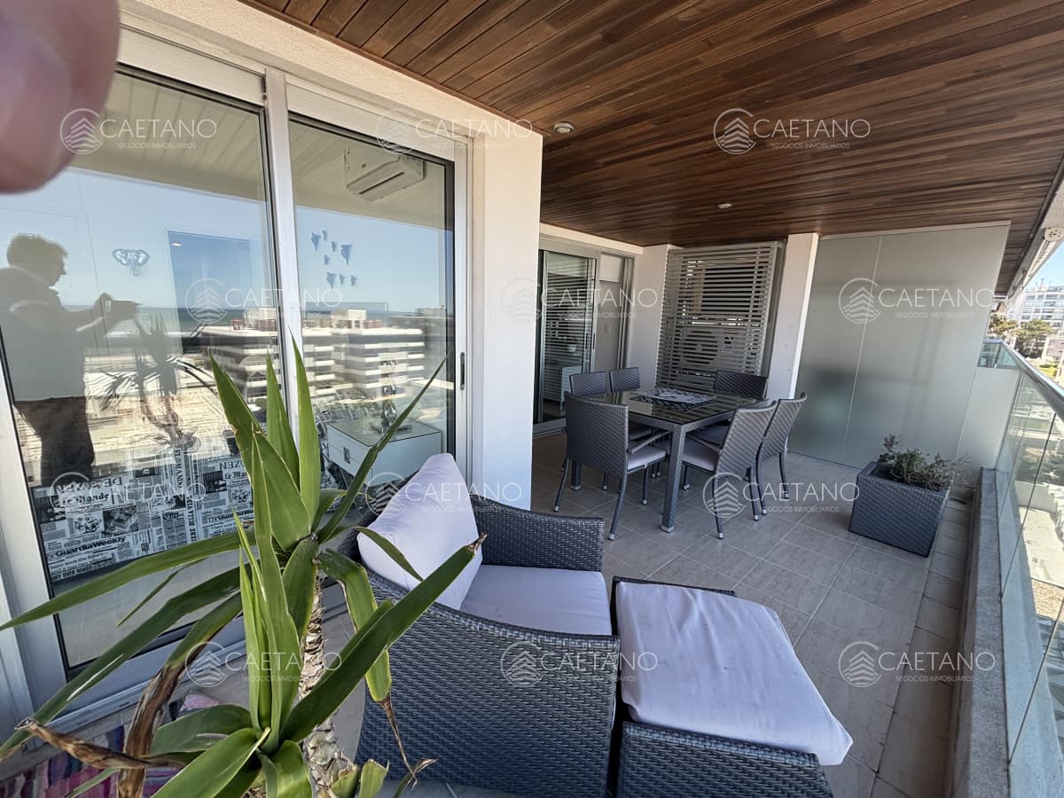 Venta apartamento 3 dormitorios. Playa brava, Punta del Este.
