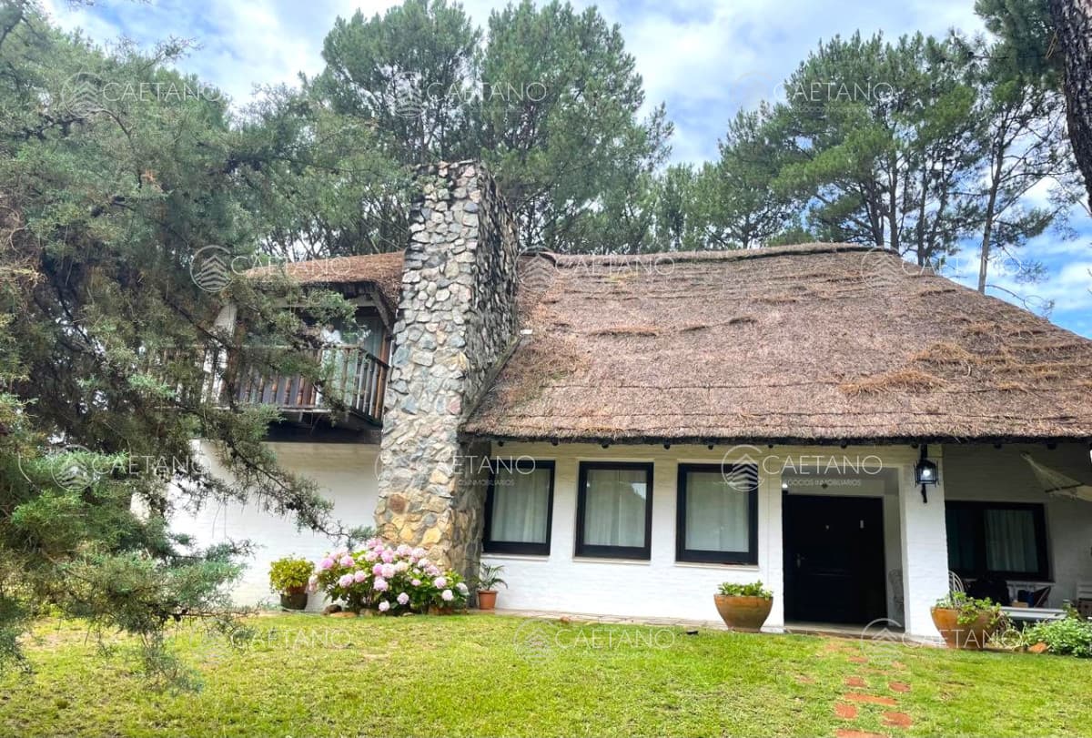 Club del Lago | Residencia de 4 Dormitorios Próxima a la Laguna