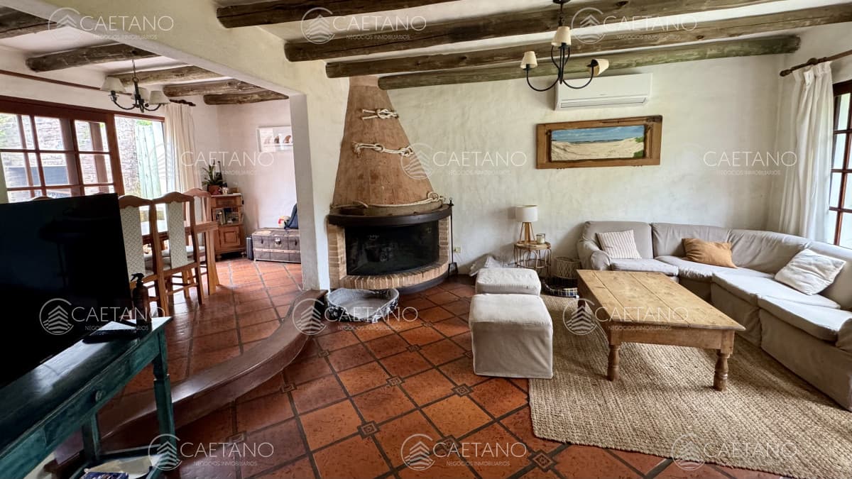 Casa en alquiler en Montoya a dos cuadras del mar, 3 dormitorios,