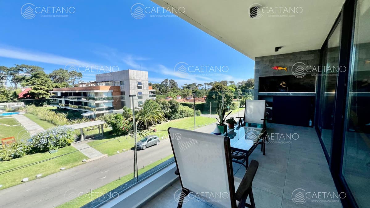 Apartamento en Venta Playa Mansa 2 dormitorios con parrillero propio Punta del Este