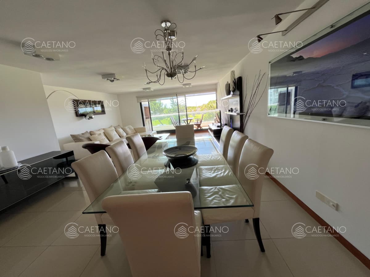 Alquiler temporal apartamento 3 suite más dependencia. Playa brava, Punta del Este. — foto 2
