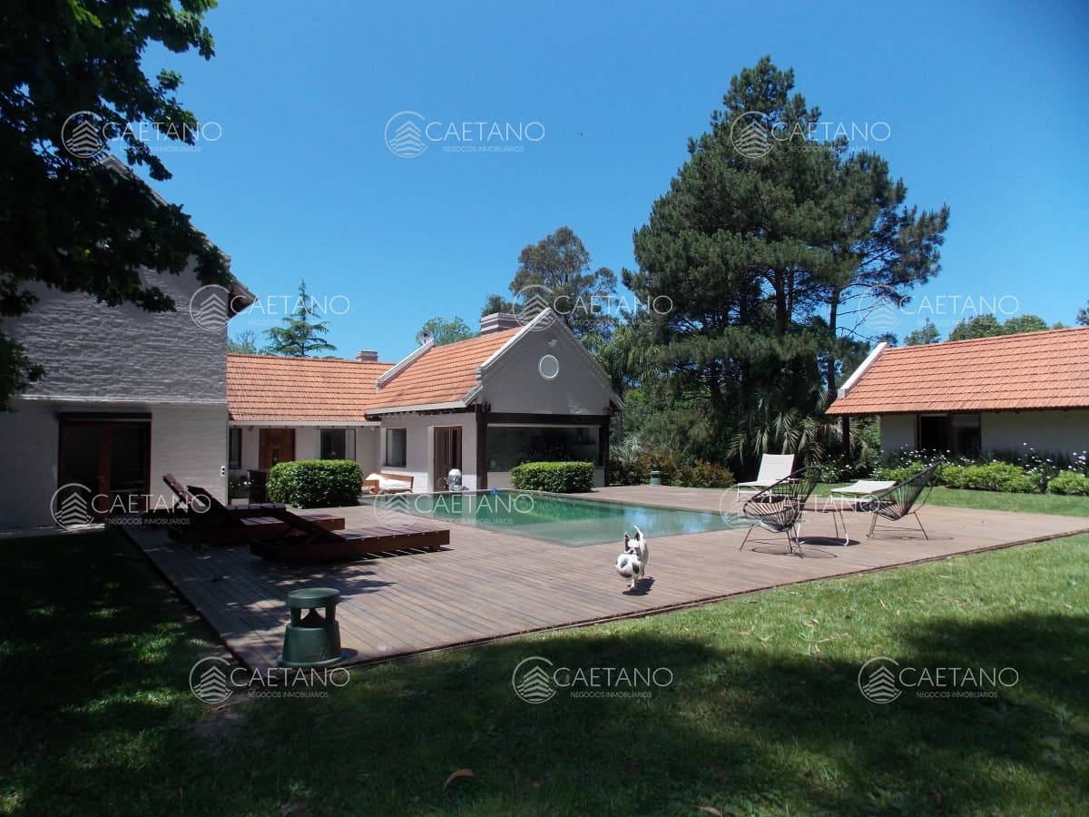 CASA ESTILO CHACRA EN EL GOLF