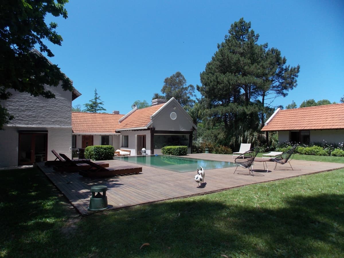CASA ESTILO CHACRA EN EL GOLF