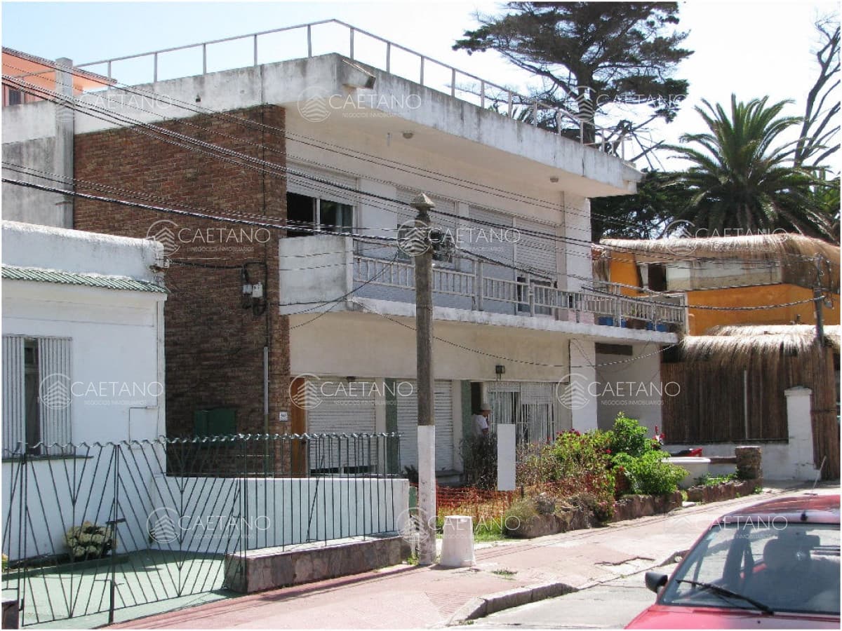 Casa en venta y alquiler anual en Punta del Este, Península. A pasos del Puerto