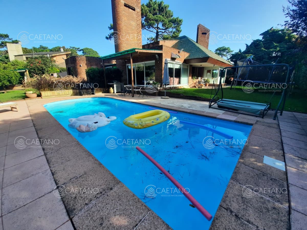 Oportunidad; Casa - Chalet en venta - permuta, de cinco dormitorios en Punta del Este — foto 2