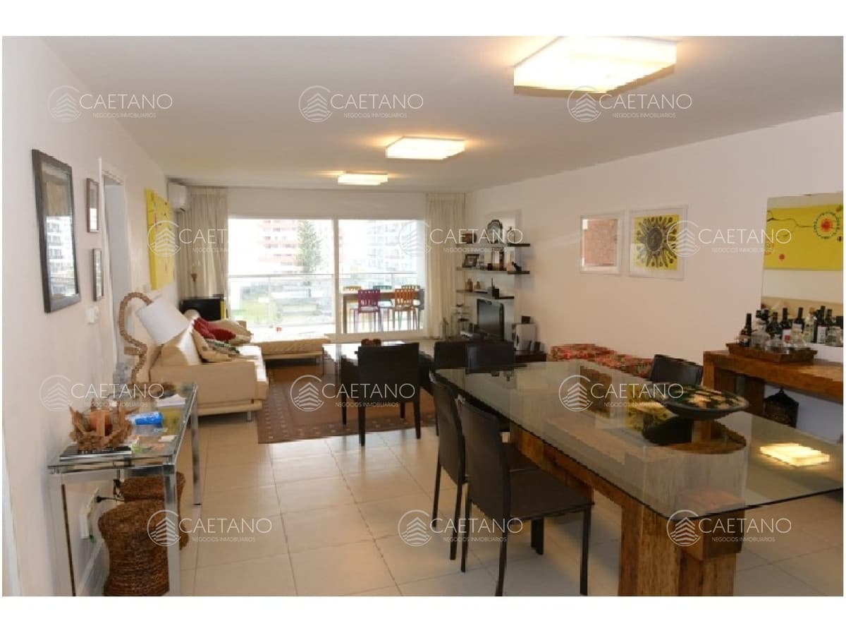 Lindo apartamento de 3 dormitorios a metros de Playa Mansa y Brava! — foto 3