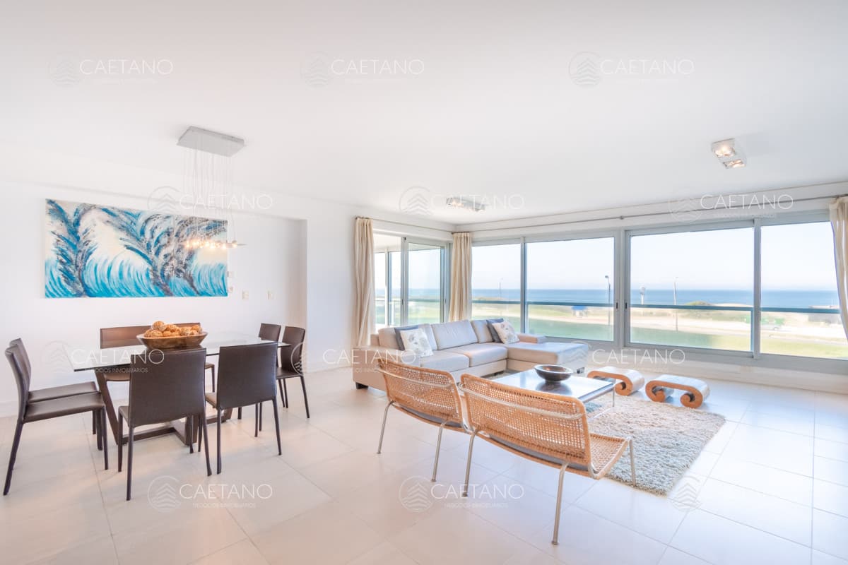 OPORTUNIDAD en venta! Esquinero en Le Parc frente a playa Brava, Punta del Este