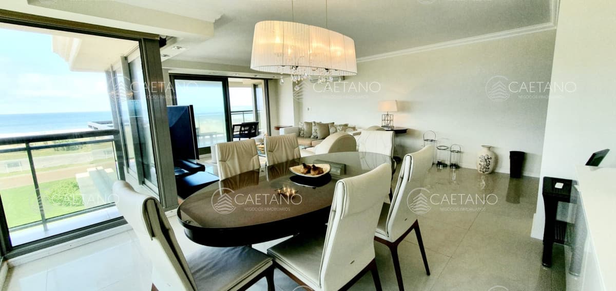 Venta departamento frente al mar tres dormitorios mas dependencia Playa Brava Punta del Este — foto 3