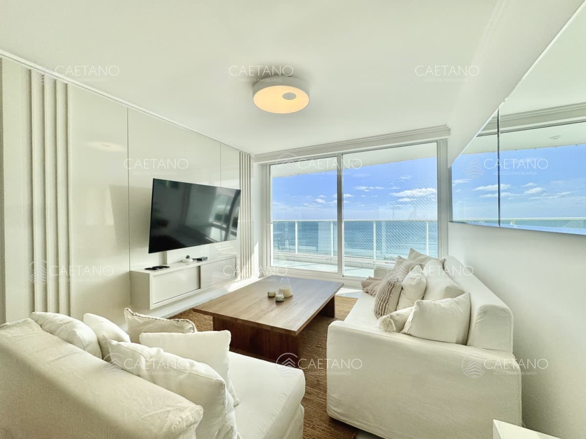 Apartamento de tres dormitorios en suite en Paramount Smart Tower en Alquiler Invernal y Temporal