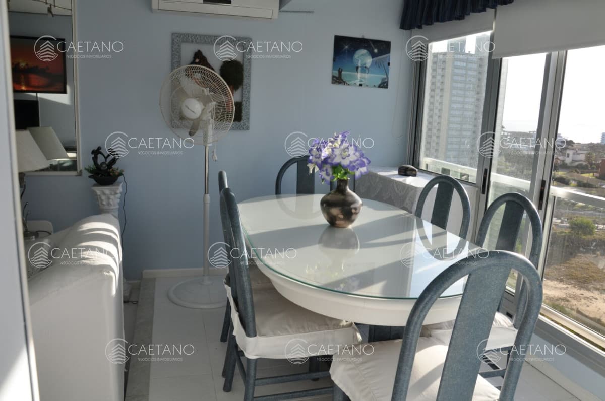 Apartamento de un dormitorio y medio frente a la Playa Mansa de Punta del Este — foto 2