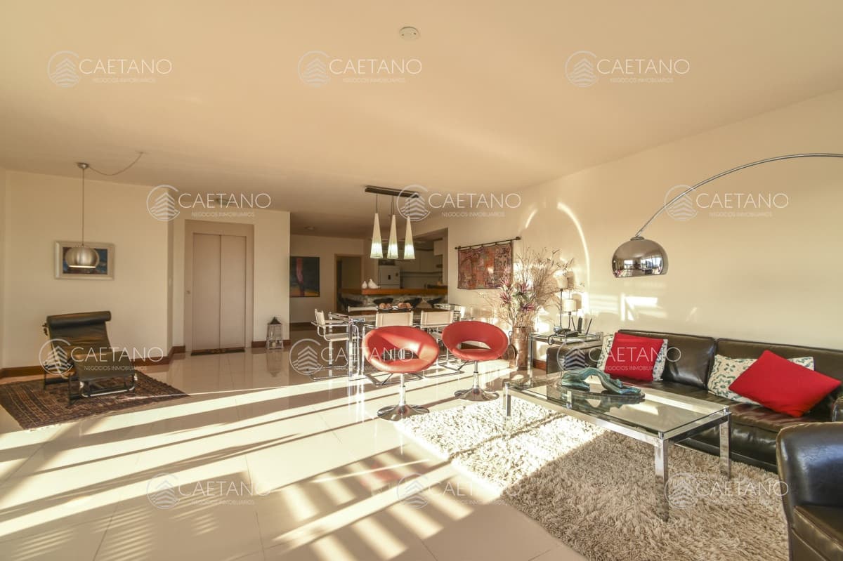 Excelente Apartamento de Tres Dormitorios frente al Mar - Punta del Este — foto 3