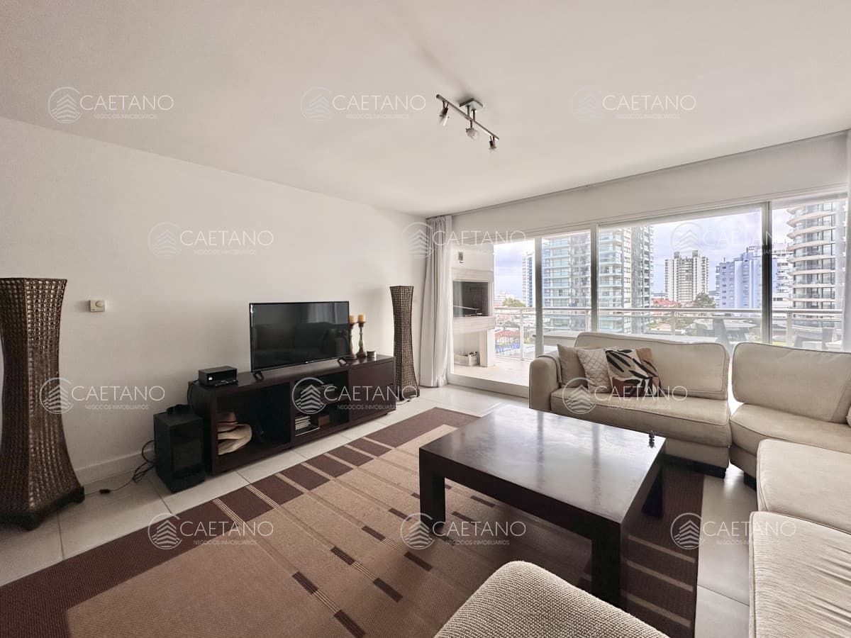 Apartamento Tres Dormitorios en Alquiler Avda. Chiverta — foto 2
