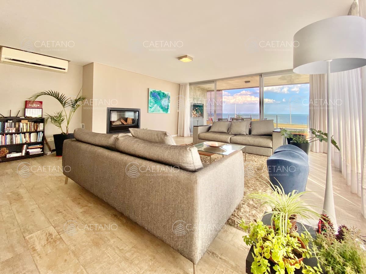 Apartamento de tres suites en Venta, Playa Mansa — foto 3