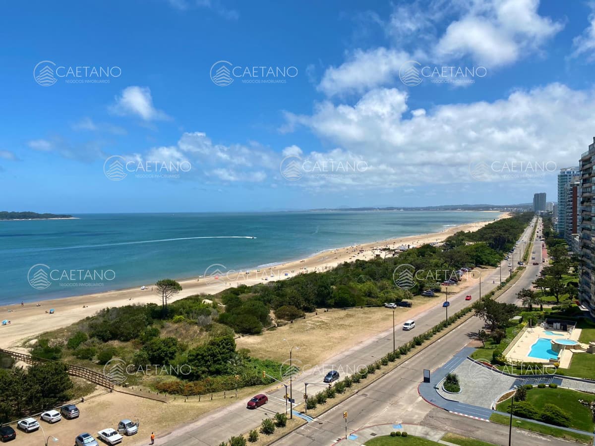 Apartamento de Tres Dormitorios frente al mar, en alquiler temporal — foto 2
