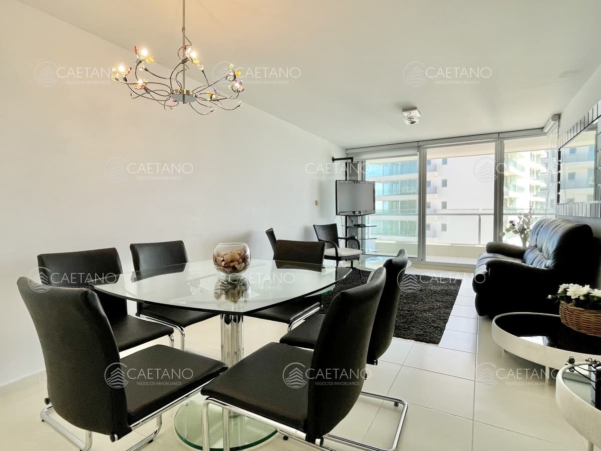 Apartamento de Dos dormitorios en Venta en Playa Mansa, Punta del Este