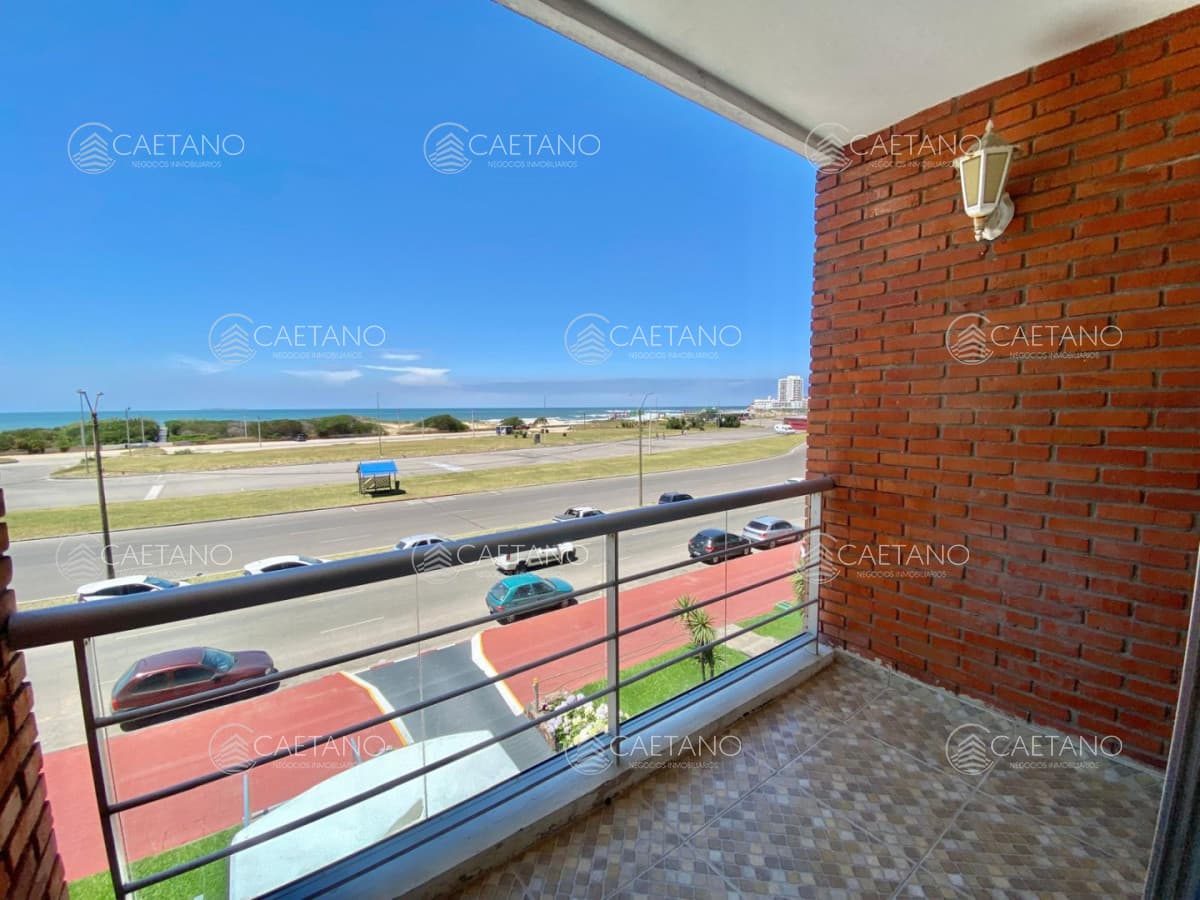 Venta apartamento 2 dormitorios. Playa brava, Punta del Este.