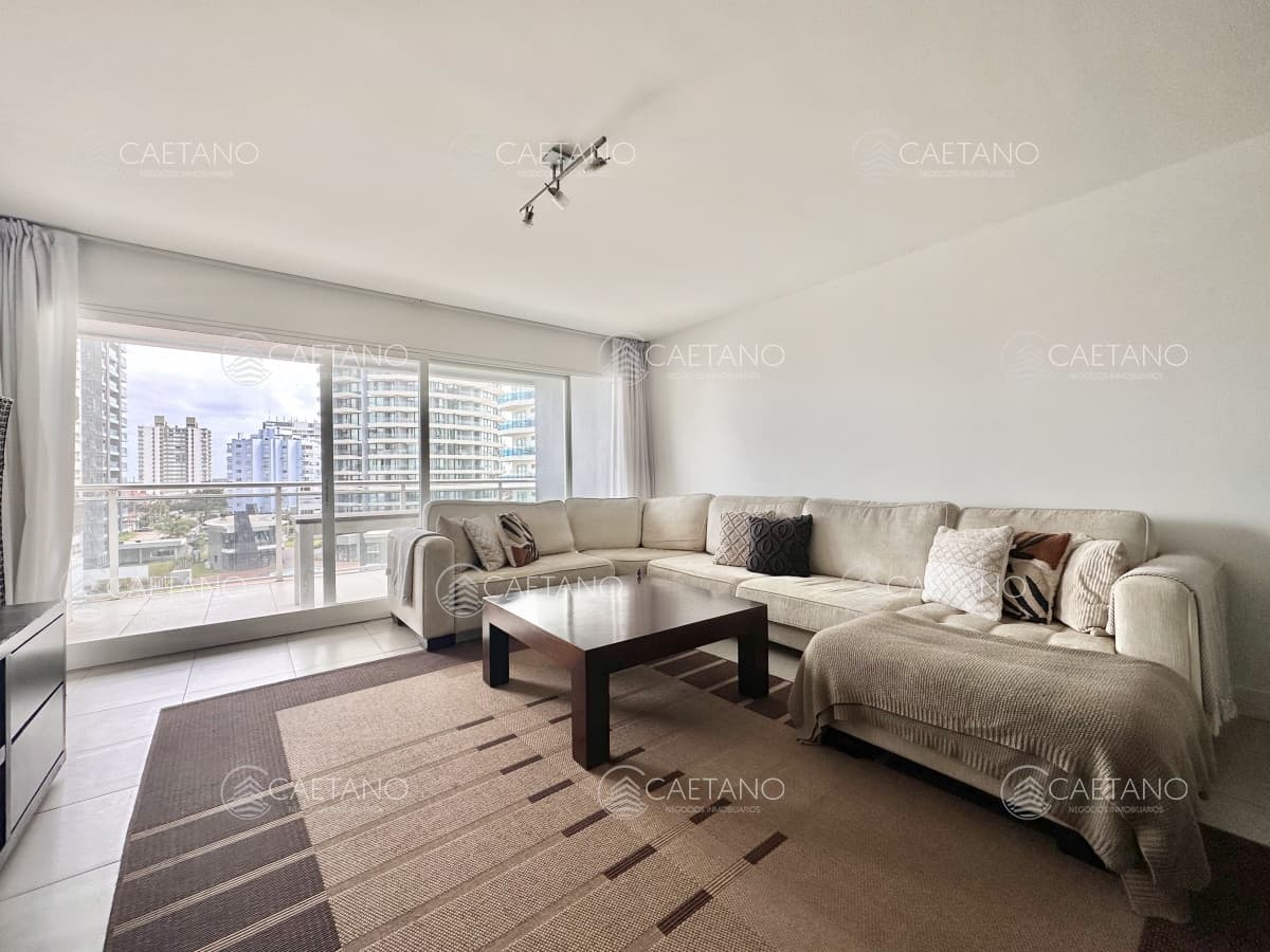 Apartamento Tres Dormitorios en Alquiler Avda. Chiverta