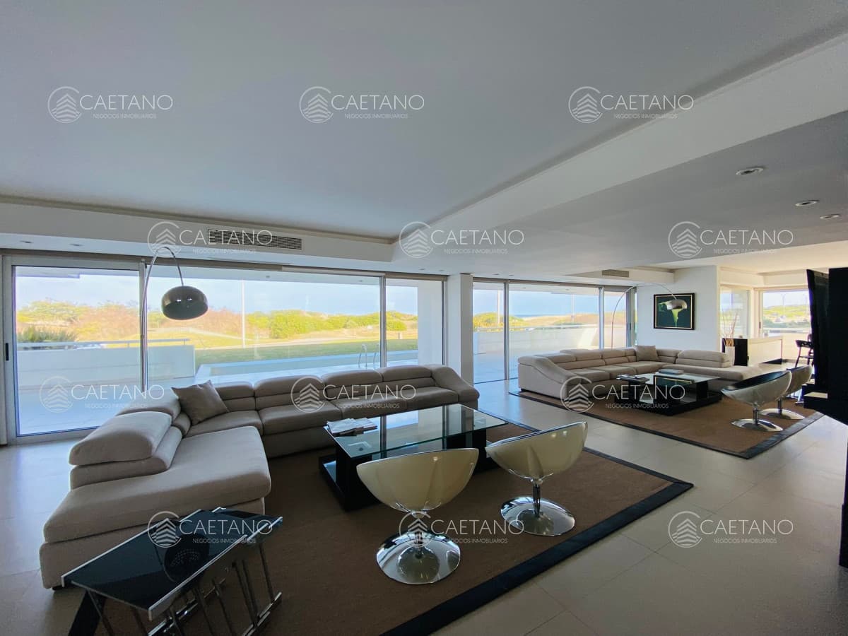 Alquiler de Penthouse seis dormitorios y dependencia Frente al Mar — foto 2