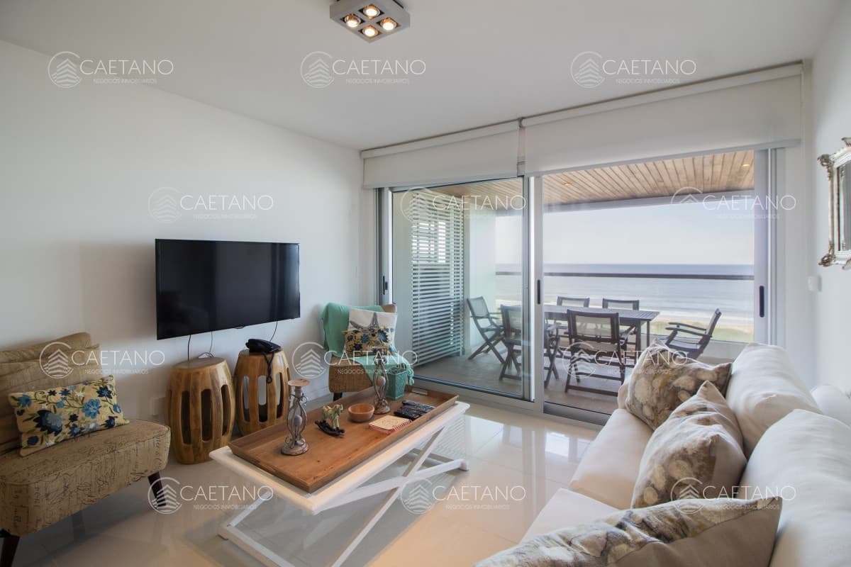 Excelente Apartamento de Tres Dormitorios con Vista a Playa Brava